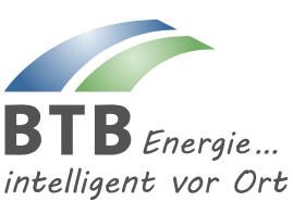 Das Logo zeigt "BTB" mit einem blauen und grünen Bogen darüber und dem Slogan "Energie... intelligent vor Ort".